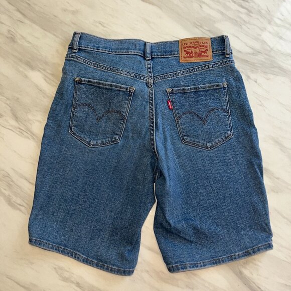Levi's Women's Denim Bermuda Shorts Size 26 - Picture 2 of 9